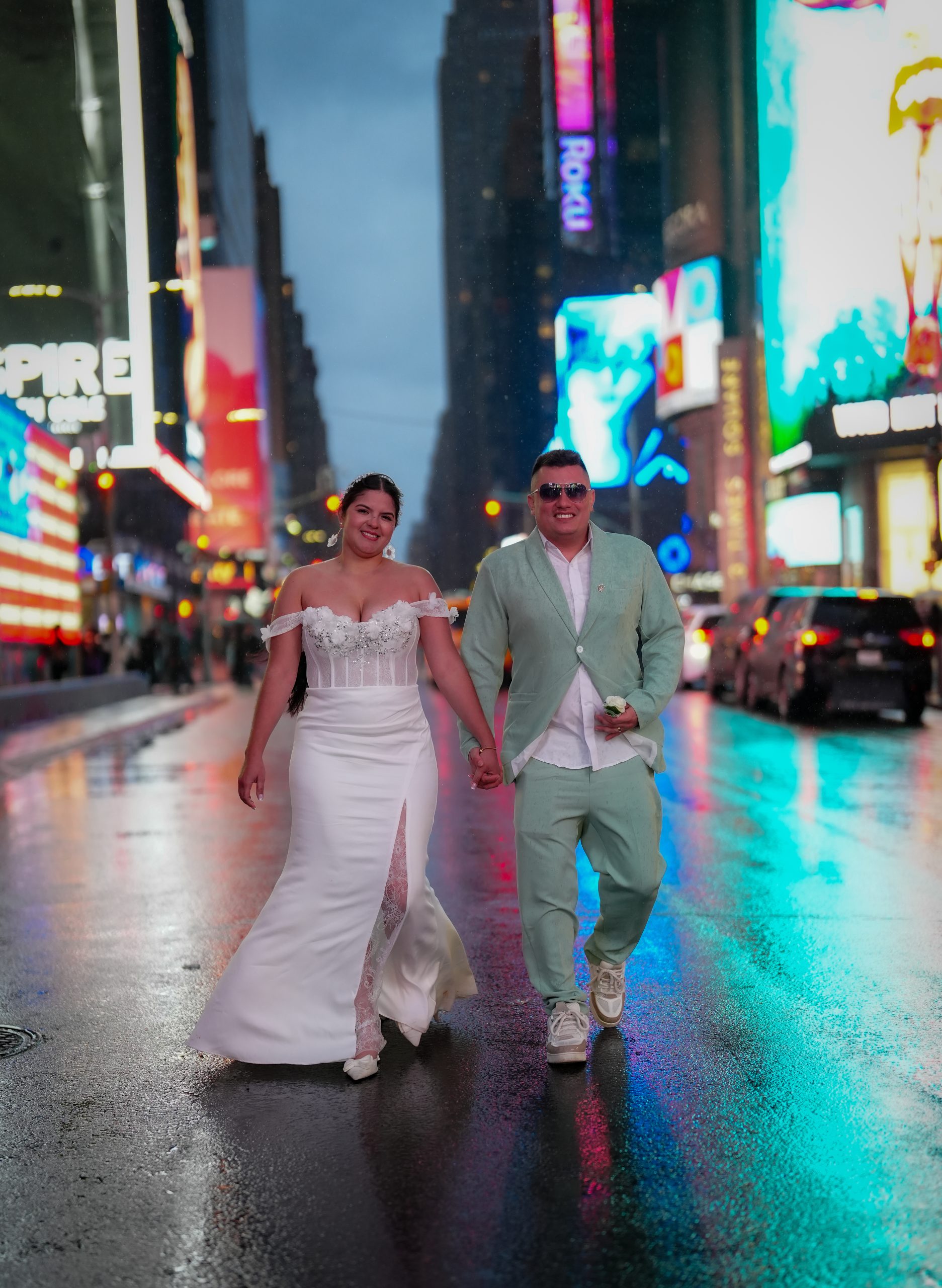 recién casados en las calles de Broadway, conocido como Times Square, en Manhattan. NYC